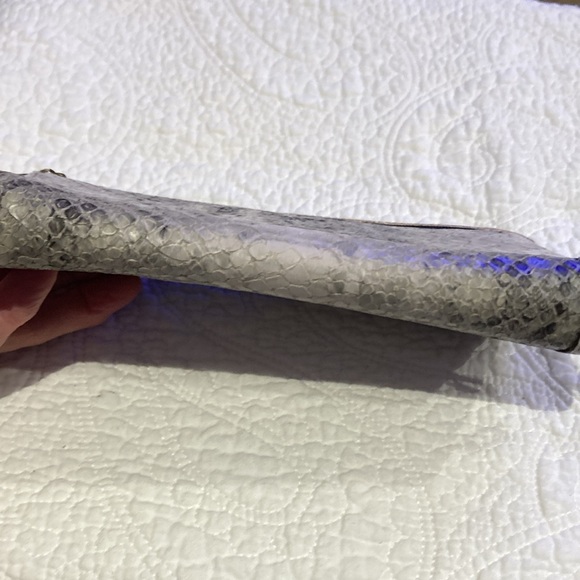 2 for $20 - GUESS Snake Print Wallet - Grey - Picture 4 of 7